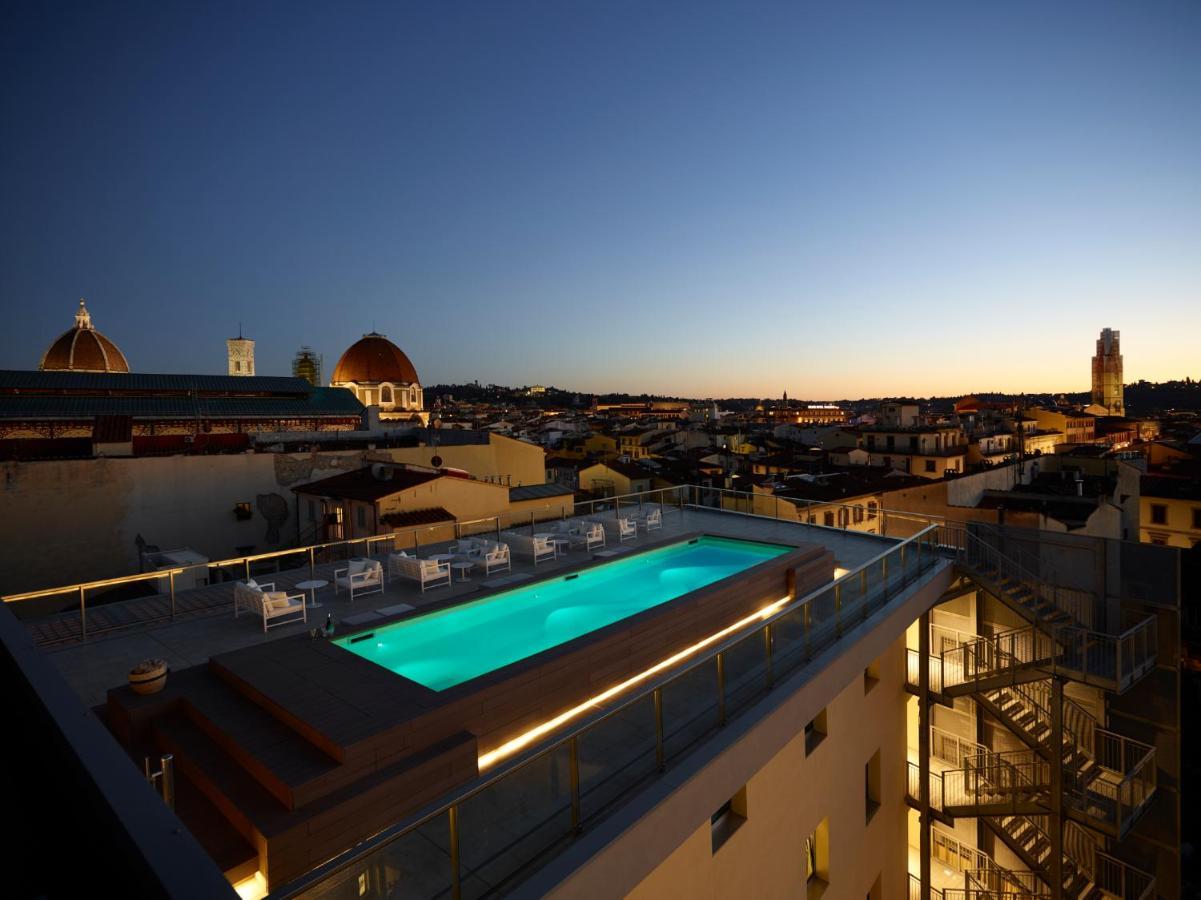 Glance In Hotel